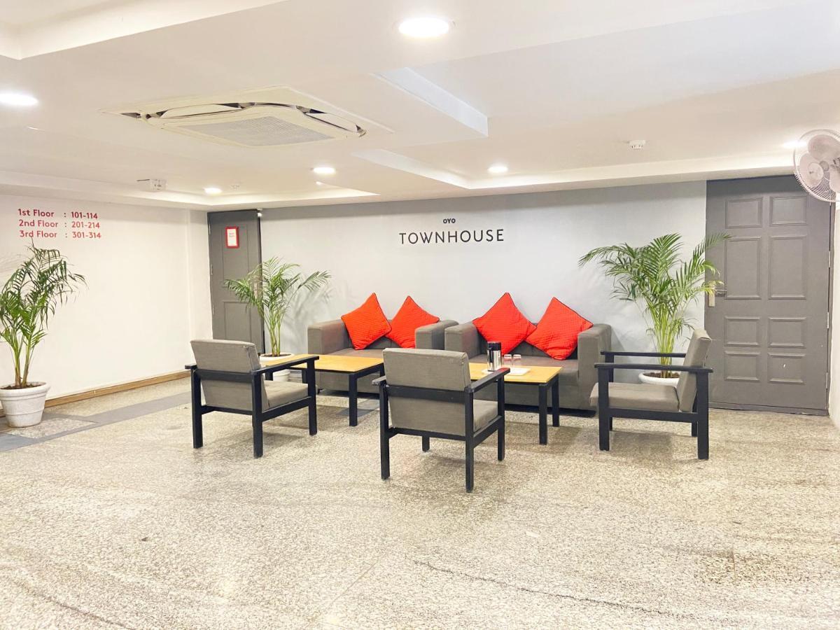 Hotel Golden Saffron By Qotel-Punjabi Bagh Нью-Дели Экстерьер фото