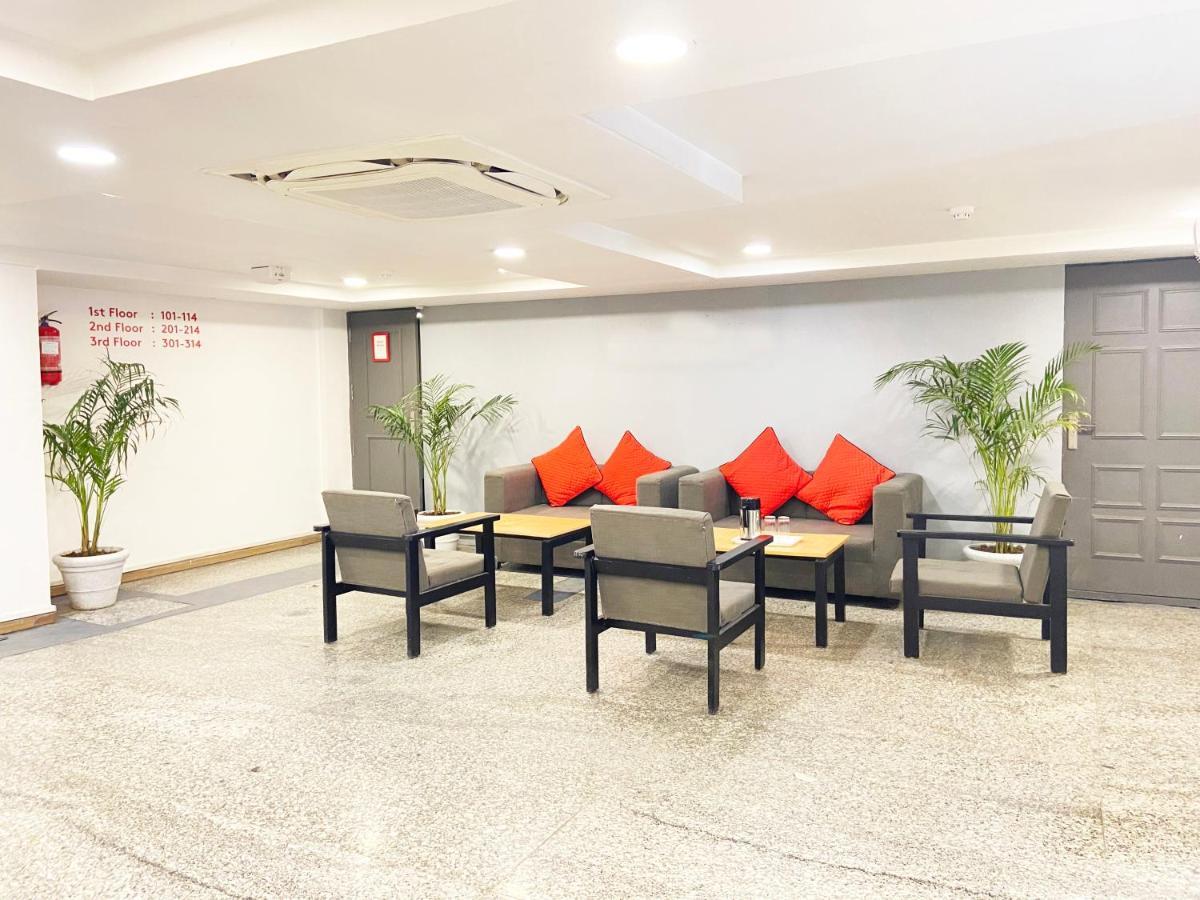 Hotel Golden Saffron By Qotel-Punjabi Bagh Нью-Дели Экстерьер фото