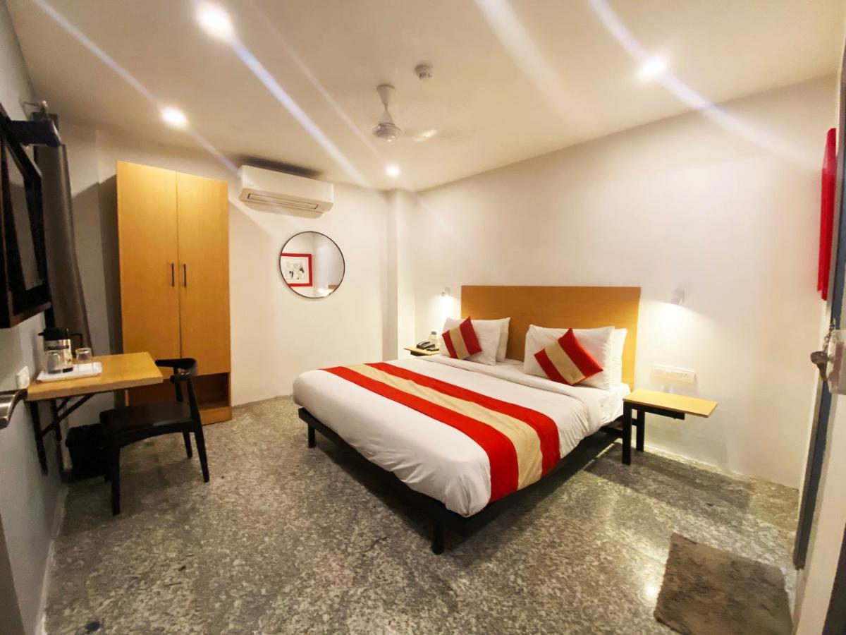 Hotel Golden Saffron By Qotel-Punjabi Bagh Нью-Дели Экстерьер фото