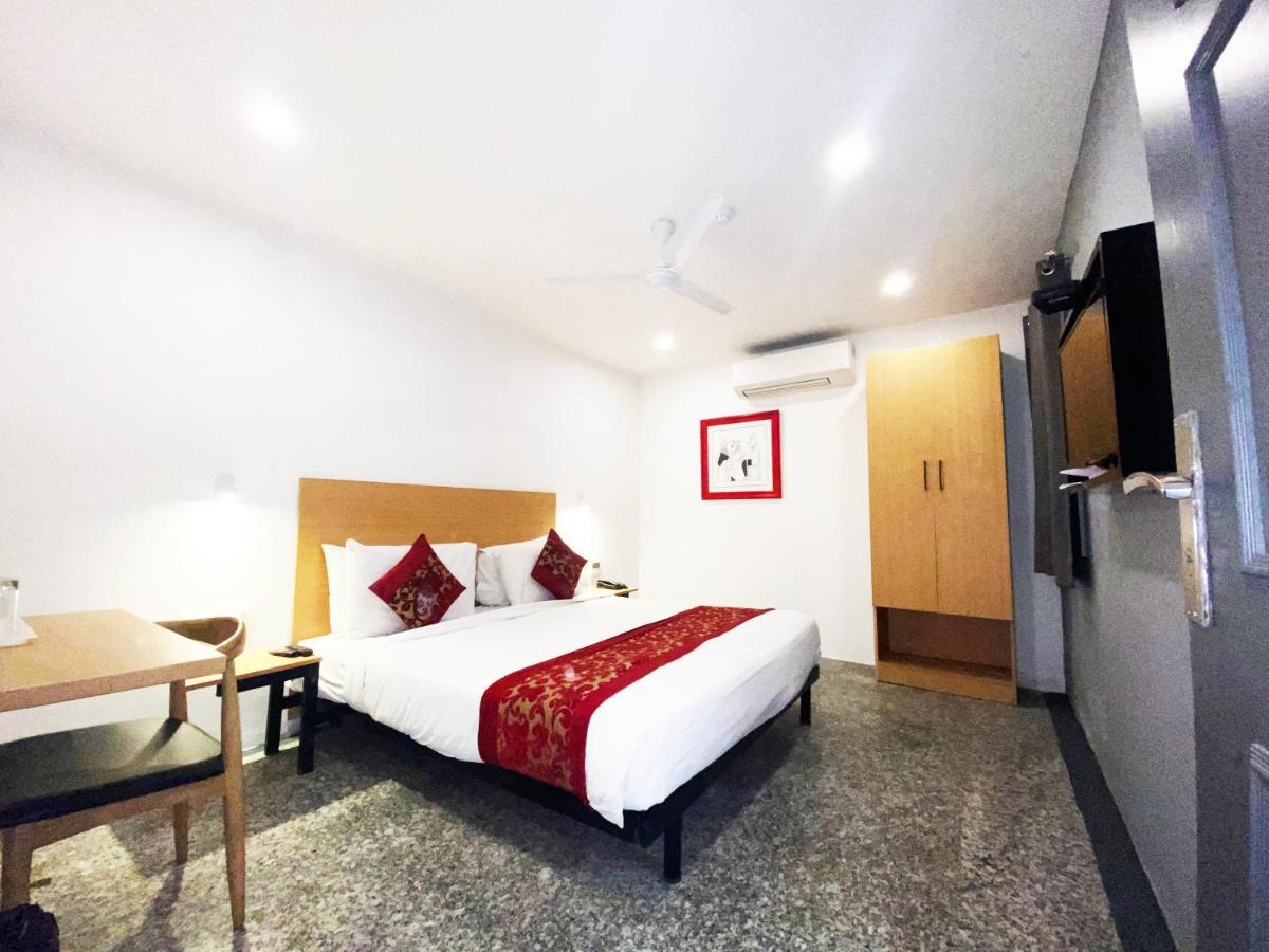 Hotel Golden Saffron By Qotel-Punjabi Bagh Нью-Дели Экстерьер фото