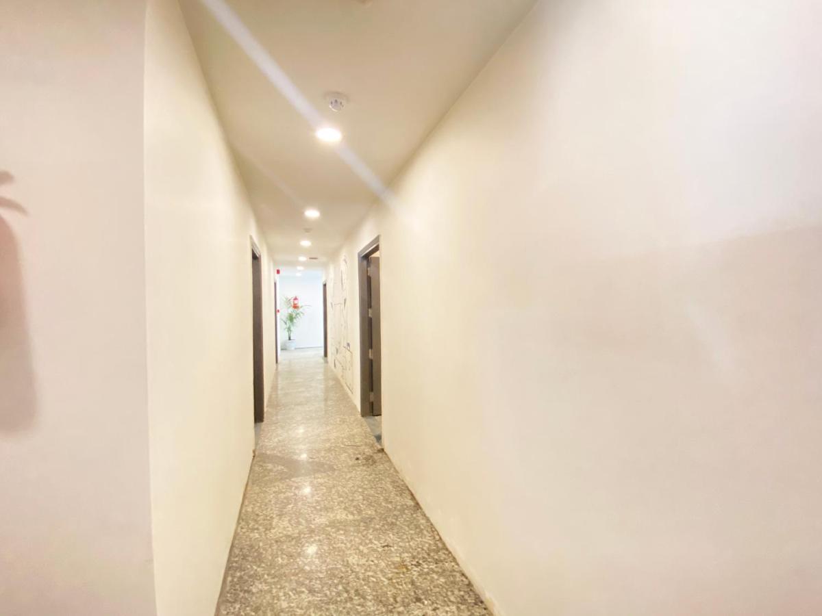 Hotel Golden Saffron By Qotel-Punjabi Bagh Нью-Дели Экстерьер фото