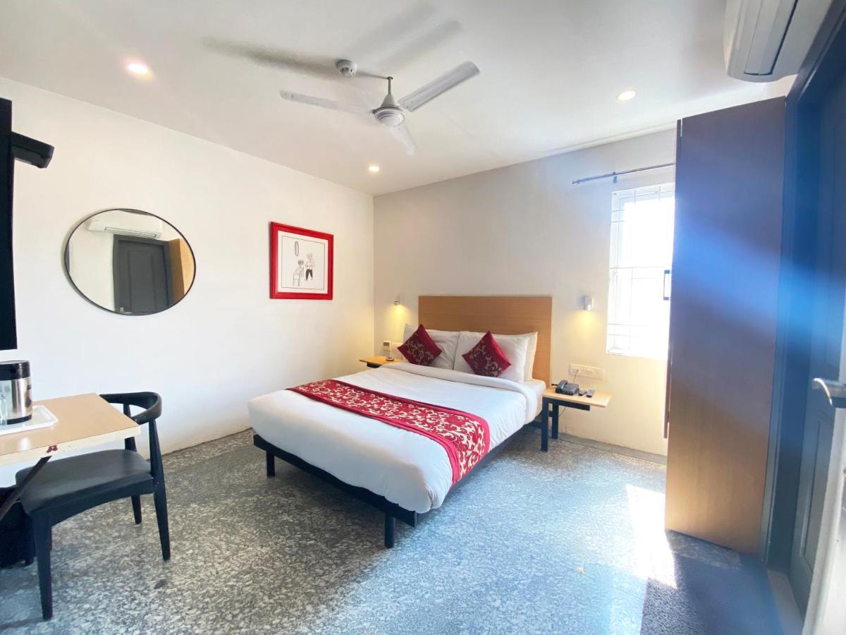 Hotel Golden Saffron By Qotel-Punjabi Bagh Нью-Дели Экстерьер фото