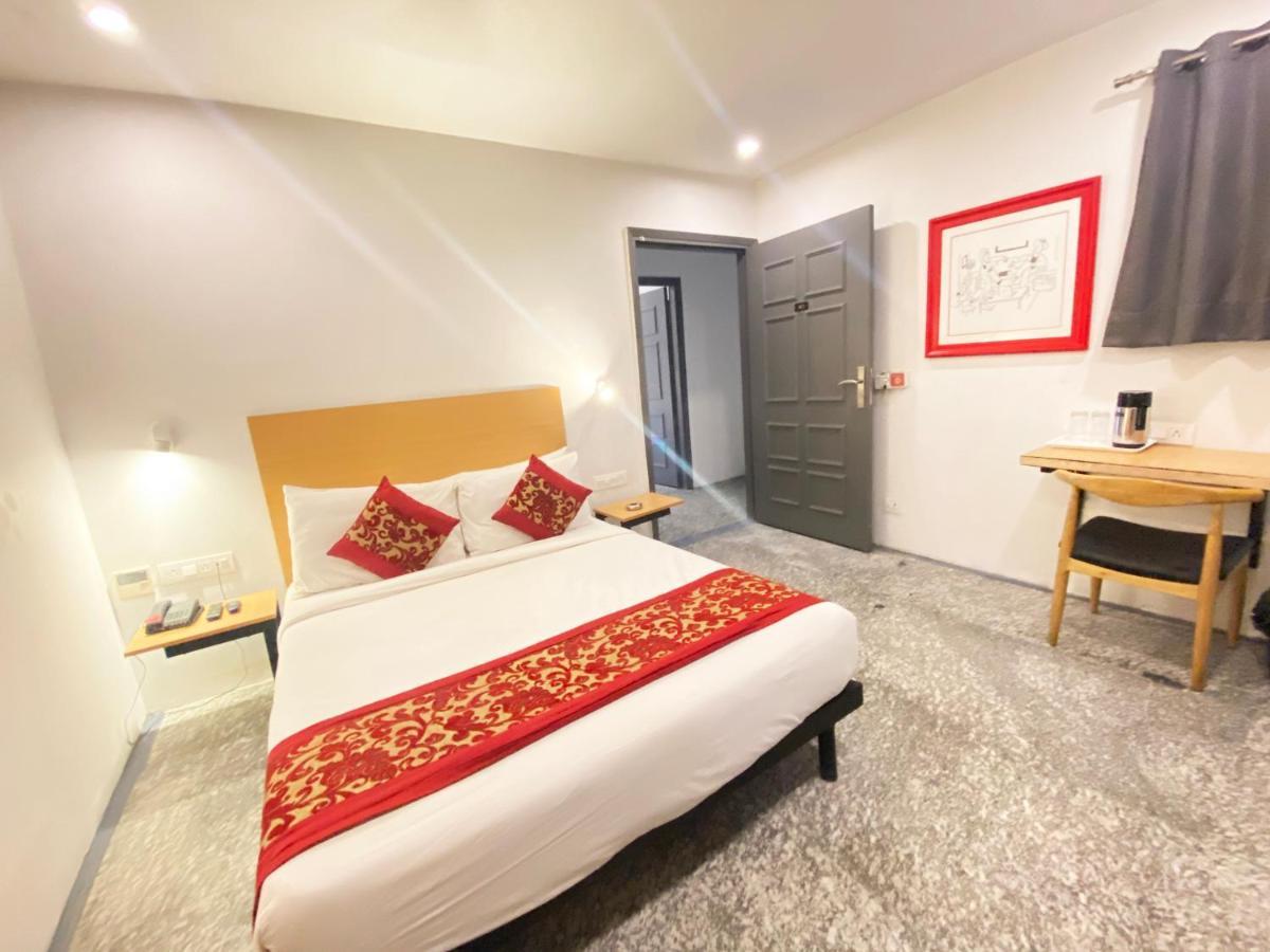 Hotel Golden Saffron By Qotel-Punjabi Bagh Нью-Дели Экстерьер фото