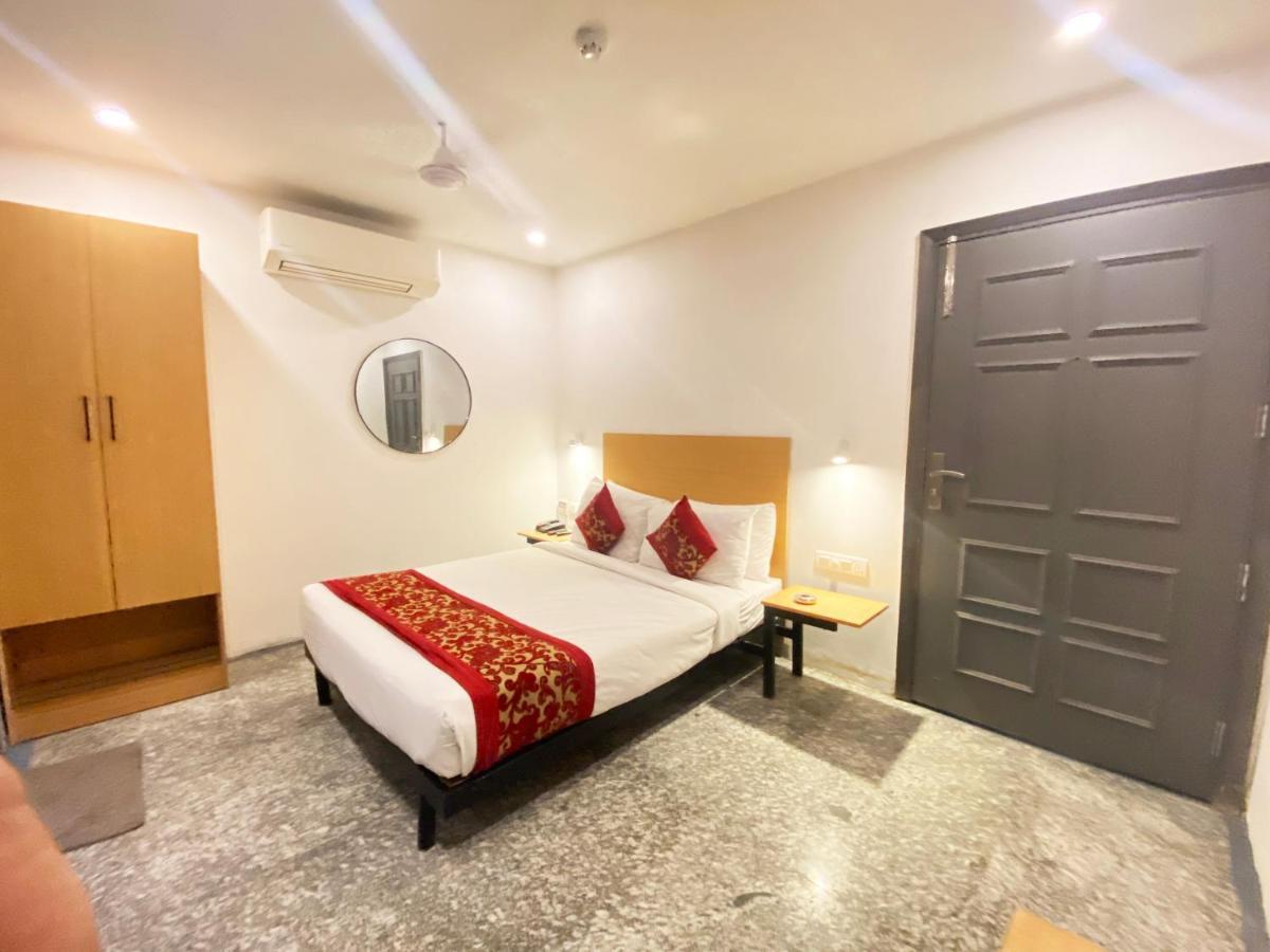 Hotel Golden Saffron By Qotel-Punjabi Bagh Нью-Дели Экстерьер фото