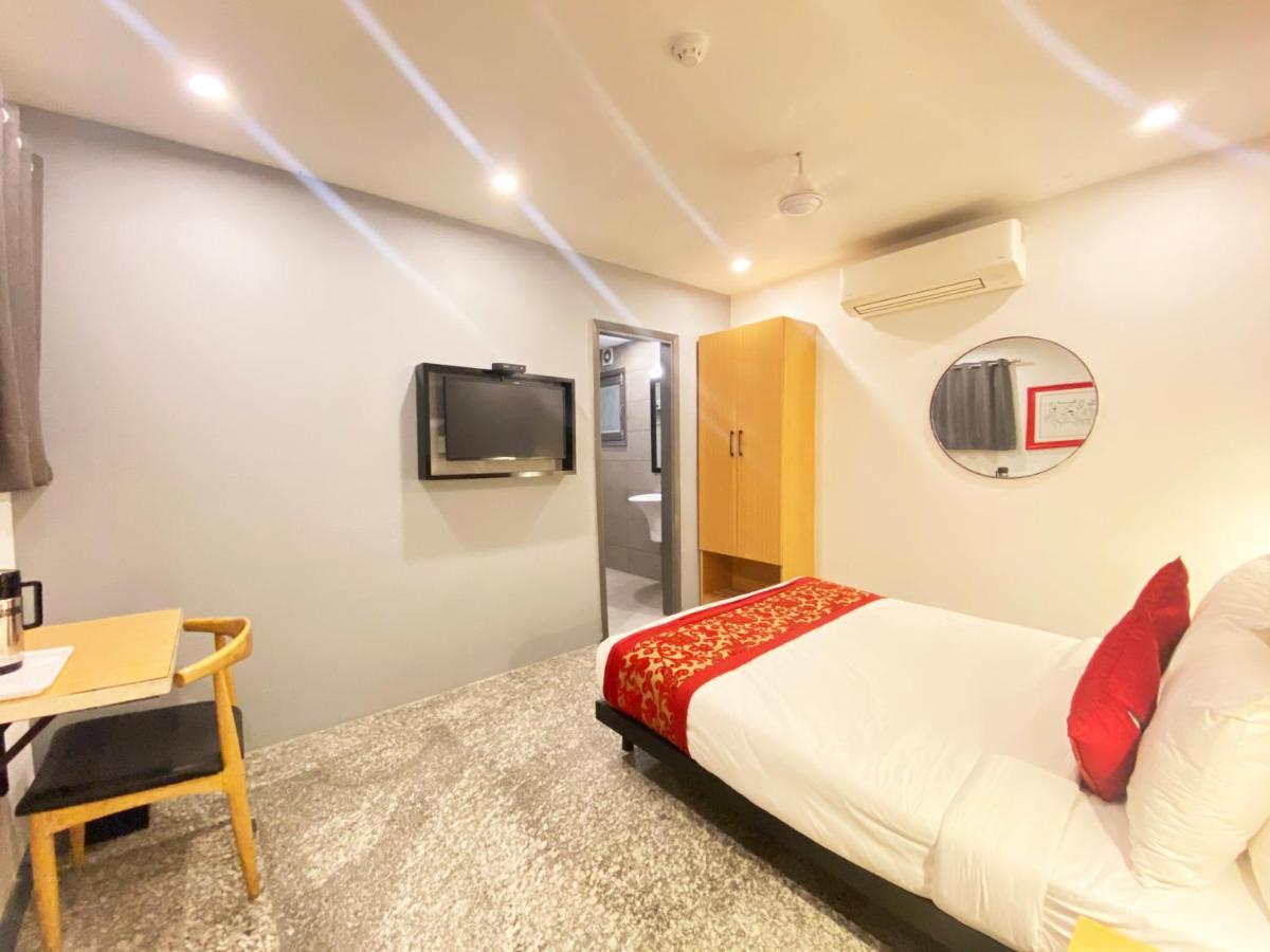 Hotel Golden Saffron By Qotel-Punjabi Bagh Нью-Дели Экстерьер фото
