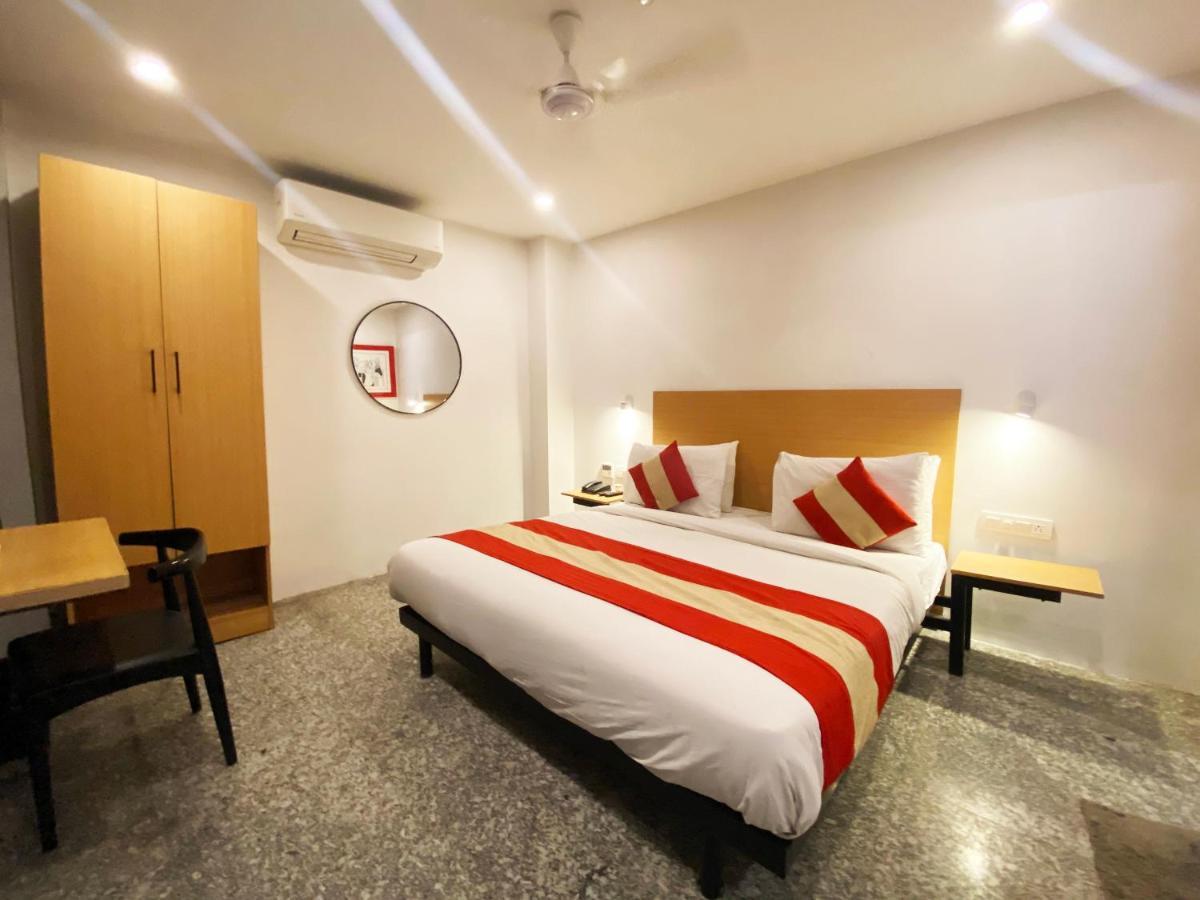 Hotel Golden Saffron By Qotel-Punjabi Bagh Нью-Дели Экстерьер фото