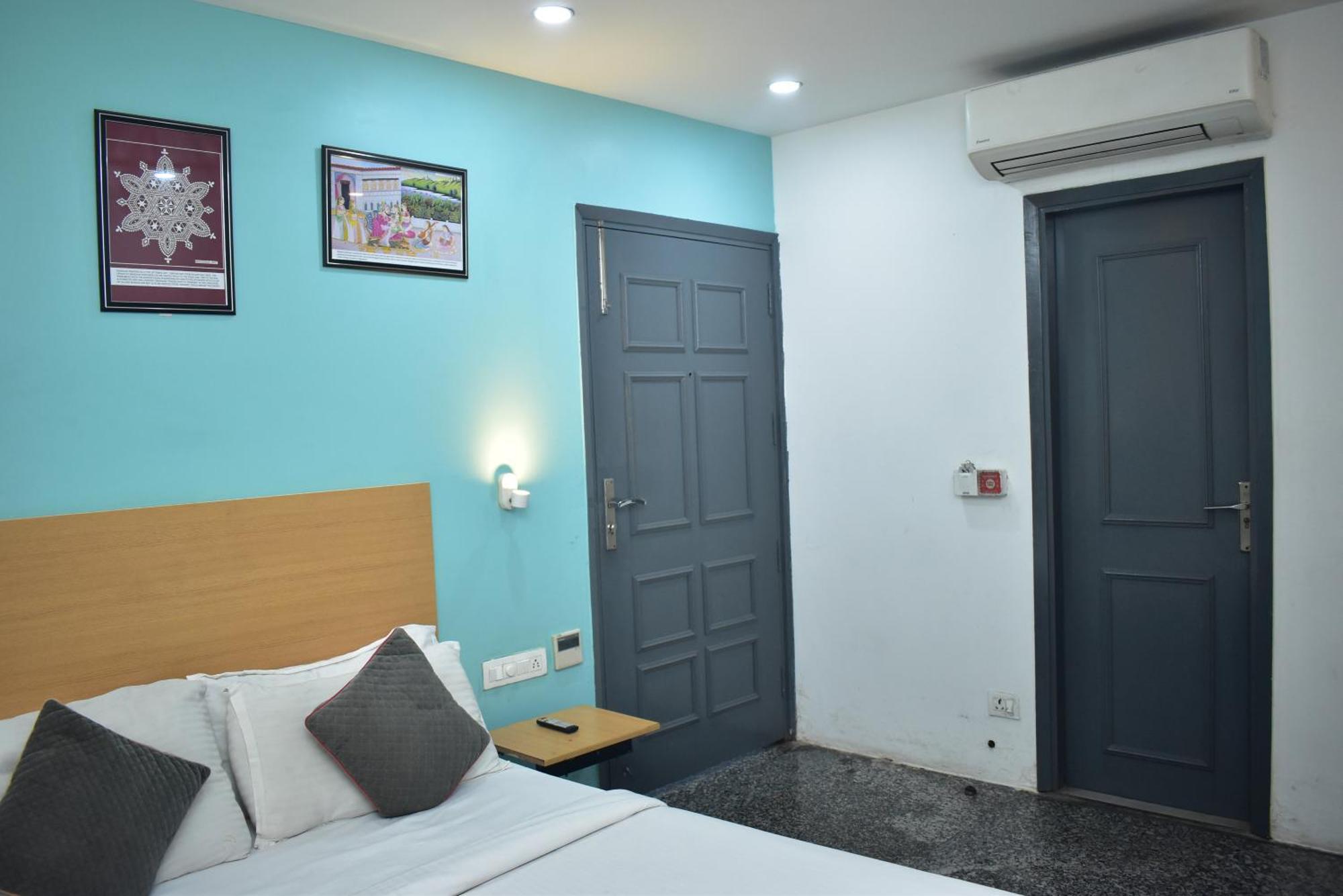 Hotel Golden Saffron By Qotel-Punjabi Bagh Нью-Дели Экстерьер фото
