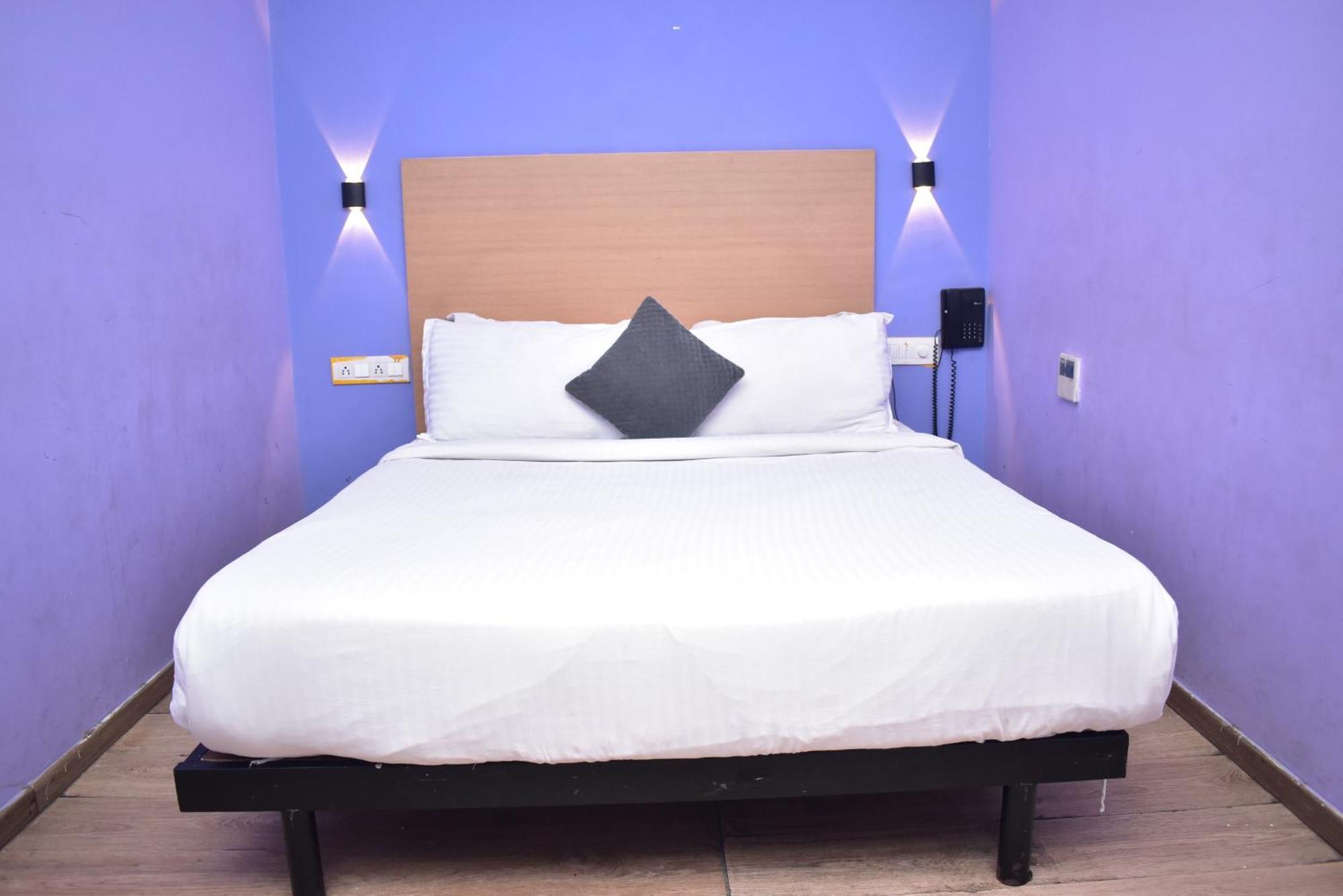 Hotel Golden Saffron By Qotel-Punjabi Bagh Нью-Дели Экстерьер фото