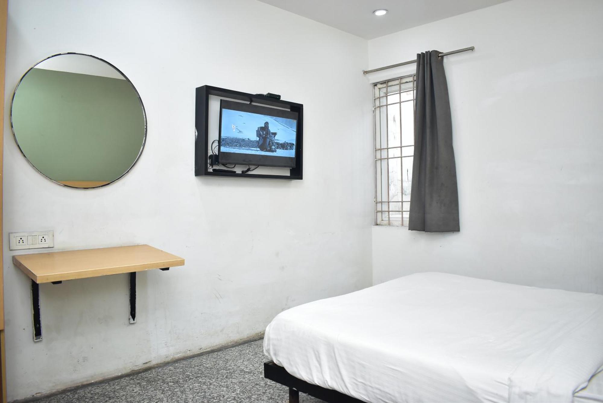 Hotel Golden Saffron By Qotel-Punjabi Bagh Нью-Дели Экстерьер фото