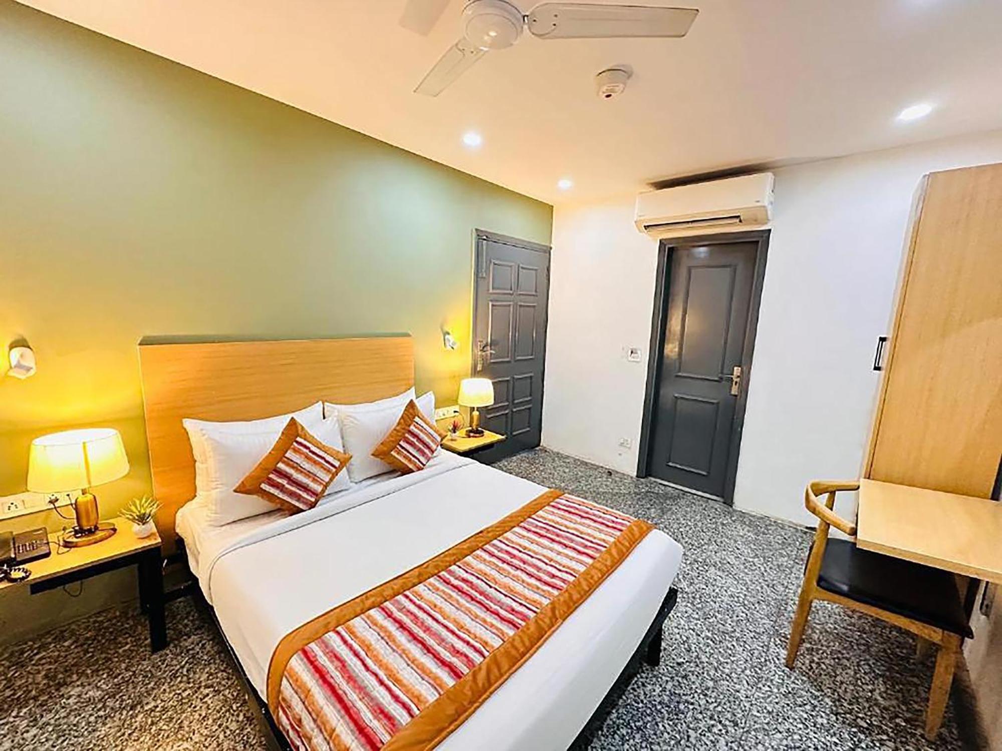 Hotel Golden Saffron By Qotel-Punjabi Bagh Нью-Дели Экстерьер фото
