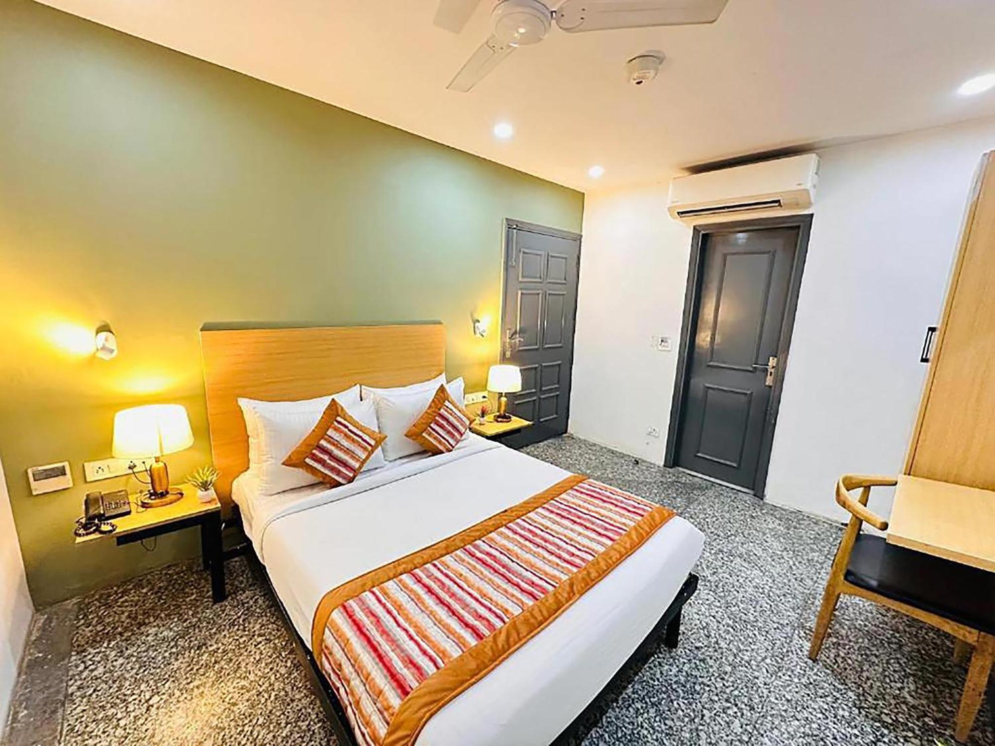 Hotel Golden Saffron By Qotel-Punjabi Bagh Нью-Дели Экстерьер фото