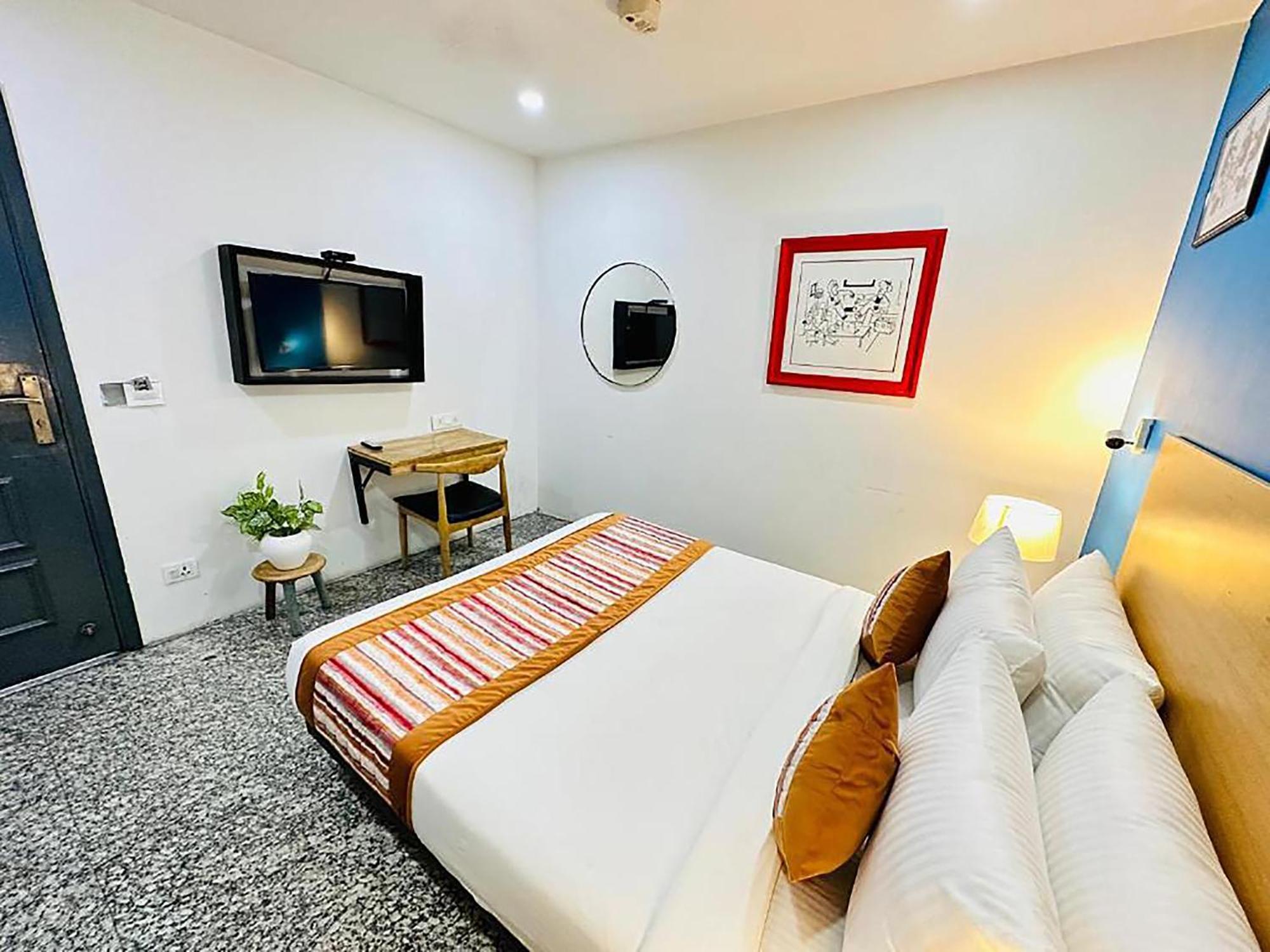 Hotel Golden Saffron By Qotel-Punjabi Bagh Нью-Дели Экстерьер фото